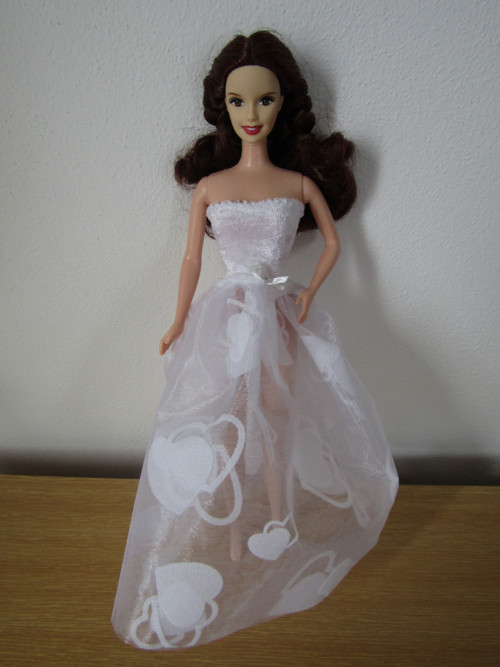 Šaty pro barbie bílé se srdíčky — foto 6