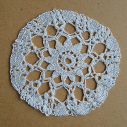 Kruhová háčkovaná dečka pr.18 cm — foto 2