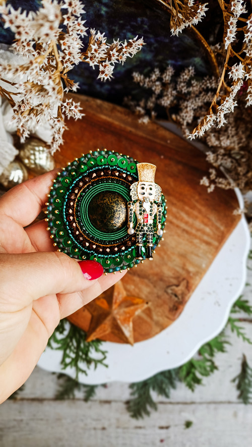 Nutcracker n.2 - vyšívaná brož — foto 5