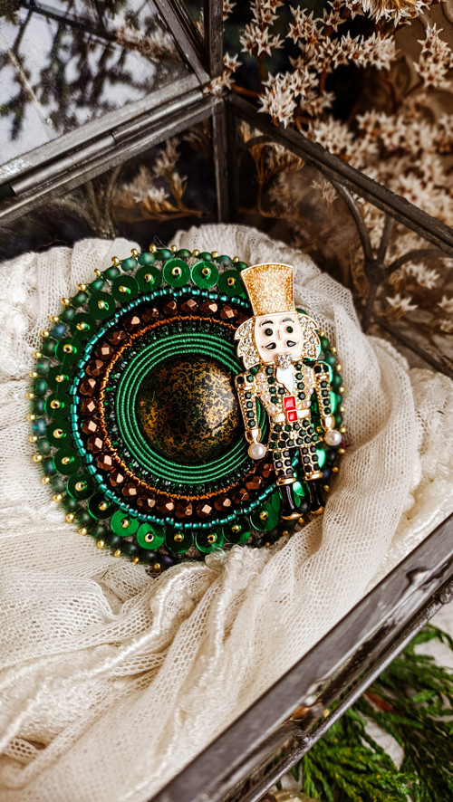 Nutcracker n.2 - vyšívaná brož — foto 4