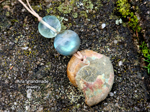 Macramé náhrdelník amonit, labradorit, fluorit — foto 2