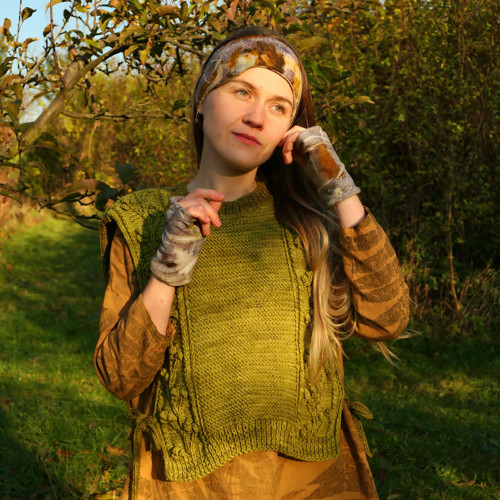 Přírodně barvená čelenka a návleky — foto 5