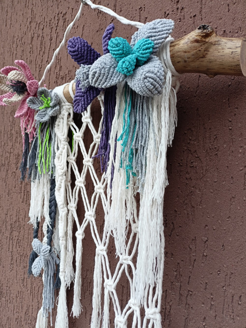 Květiny na větvi, macramé — foto 4