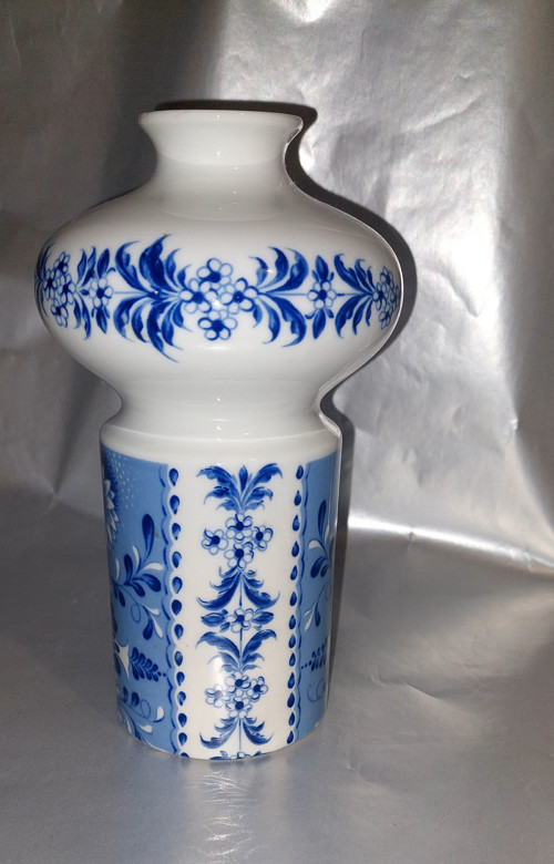 Porcelánová vázička — foto 3