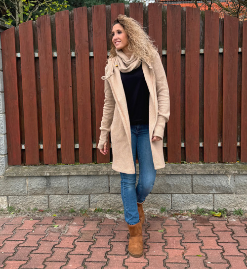 Světle hnědý kardigan s kapucí — foto 6