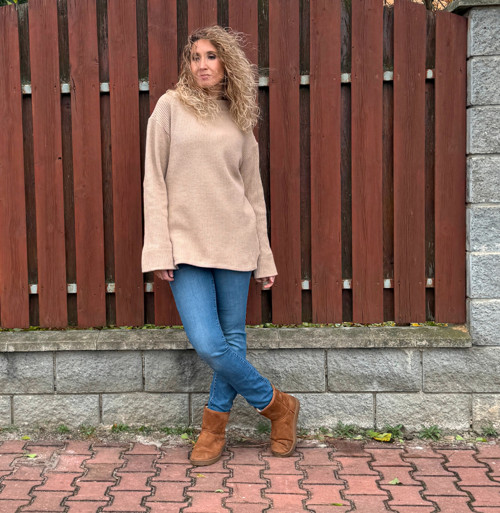 Světle hnědý dlouhý svetr — foto 3