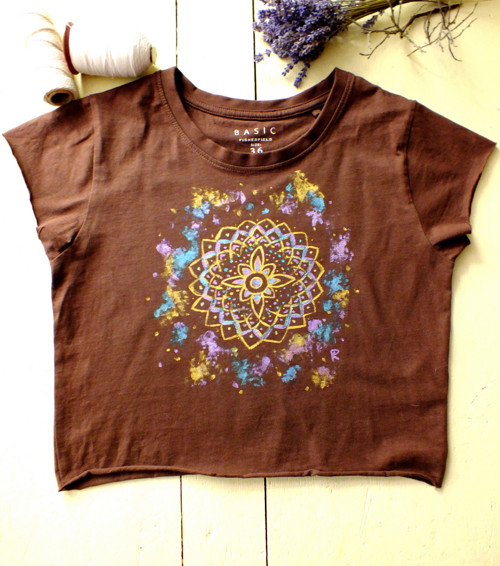 Zlatavá mandala - crop top — foto 3