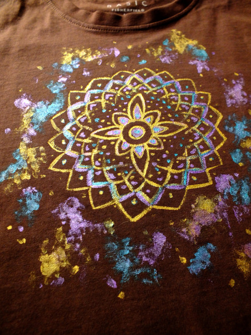 Zlatavá mandala - crop top — foto 2
