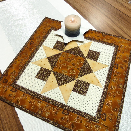 Vanoční ubrus patchwork zlatý hnědý — foto 3