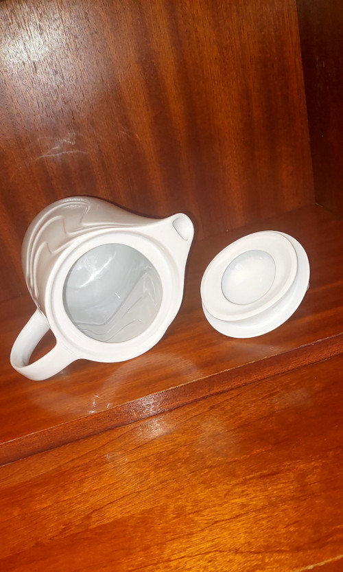 Bílá porcelánová konvice — foto 5