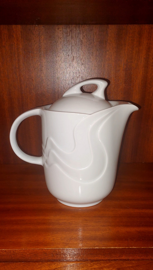 Bílá porcelánová konvice — foto 3