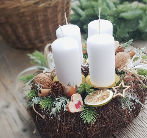 Věneček v přírodním stylu s cukrovíčky — foto 4