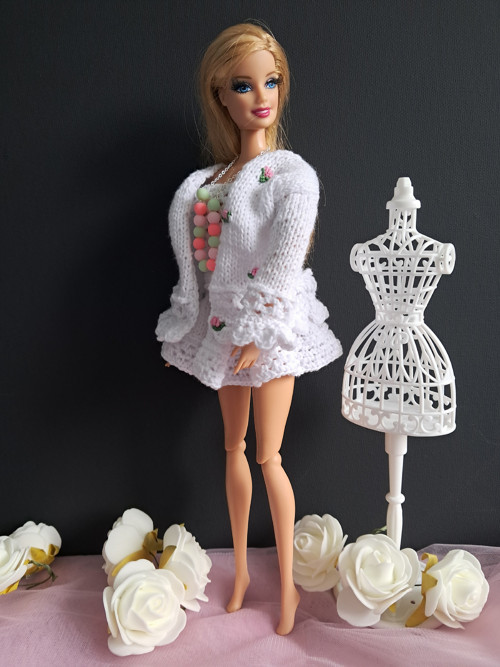 Obleček pro Barbie: háčkované šaty a svetřík — foto 2