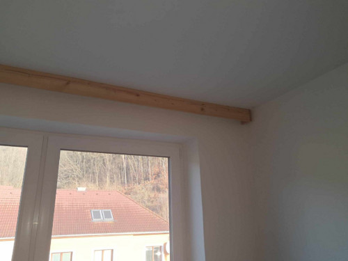 Dřevěná garnýž bez kolejniček — foto 3