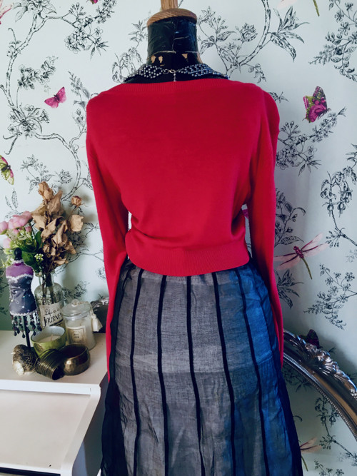 Svetřík romantic red — foto 4