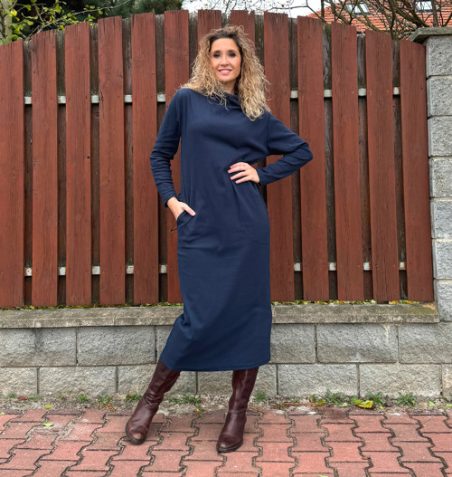 Tmavě modré šaty se stojáčkem — foto 2