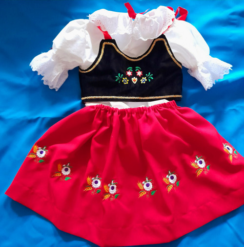 Kroje pro dvě princezny. Folklor. — foto 4