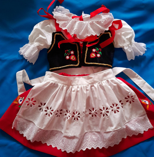 Kroje pro dvě princezny. Folklor. — foto 2