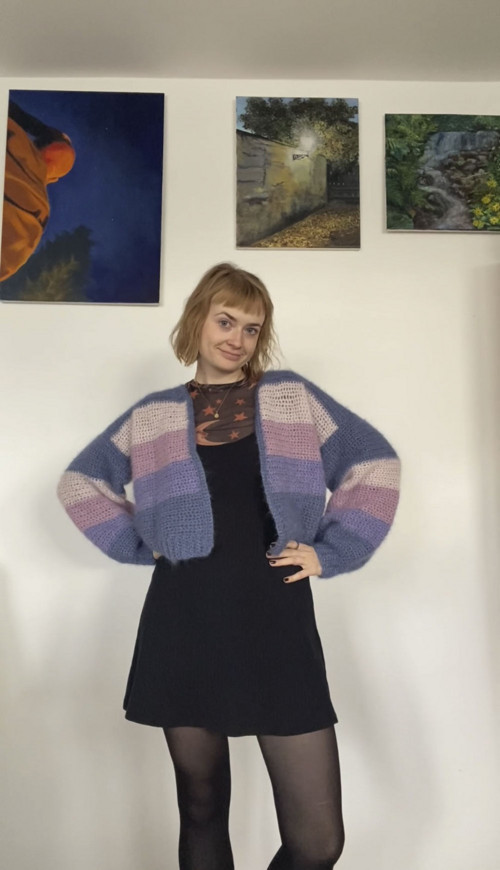 Lehoučký háčkovaný crop top "modrá bouře" — foto 2