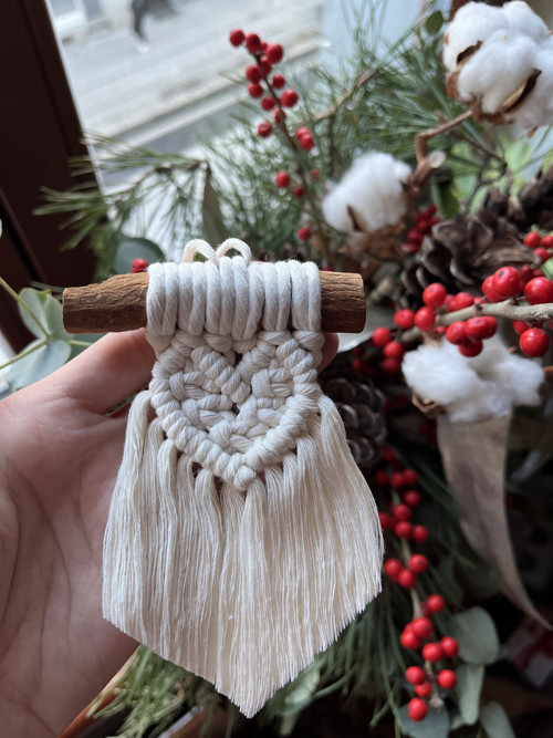 Macramé vánoční ozdoba srdíčka — foto 2