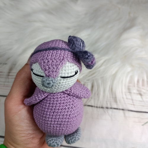 Háčkovaný tučňák miminko lila 10cm — foto 3