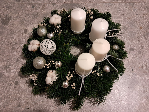 Adventní věnec bílo-stříbrný — foto 2