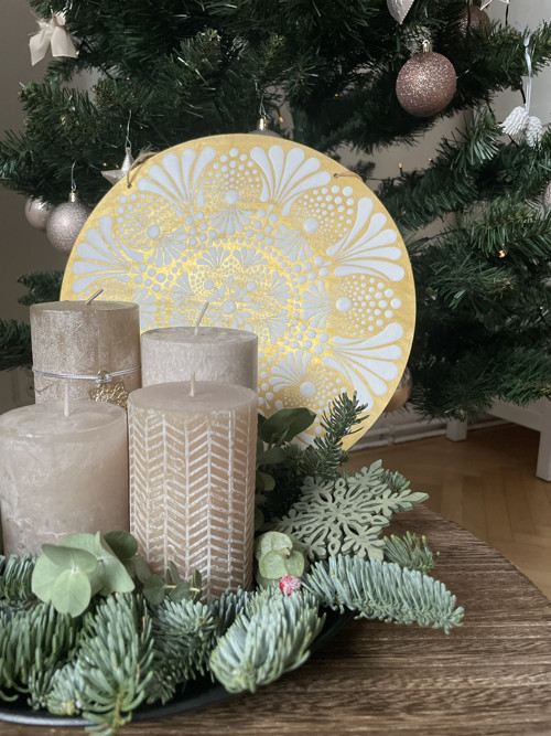 Vánoční zlatá mandala o průměru 30 cm. — foto 6