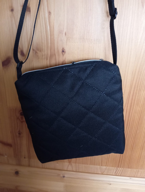Černá crossbody kočičí — foto 3