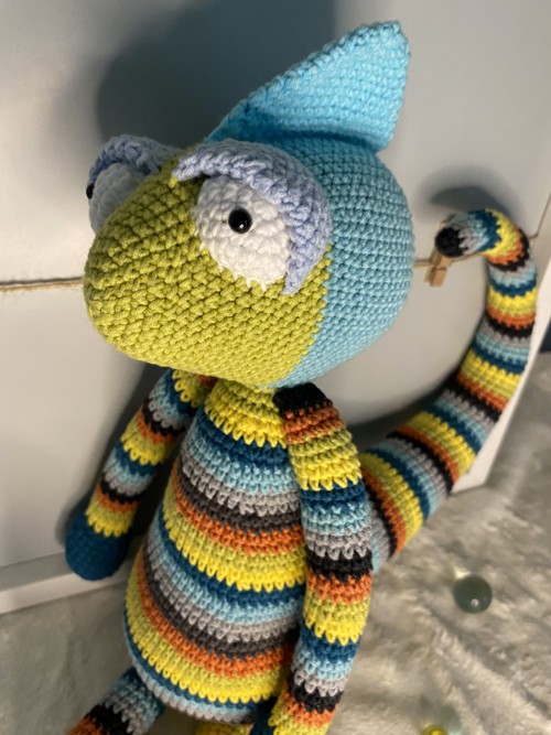 Háčkovaný velký barevný chameleon — foto 5