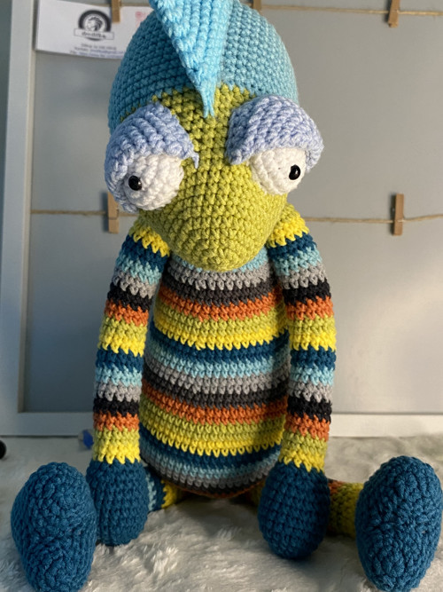 Háčkovaný velký barevný chameleon — foto 3