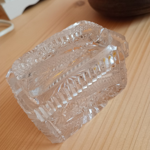 Broušená křišťálová mini dózička — foto 2