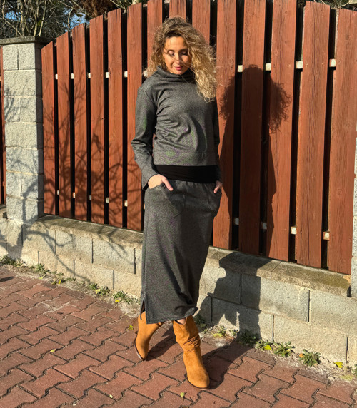 Dvoudílné šaty s rolákem — foto 4