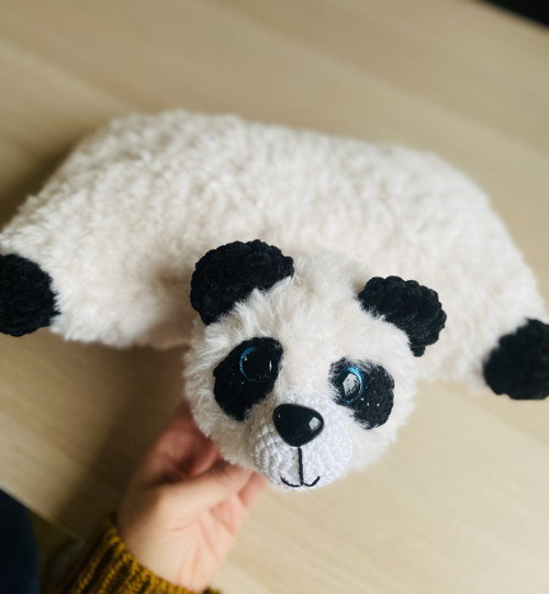 Háčkovaný polštář panda — foto 2