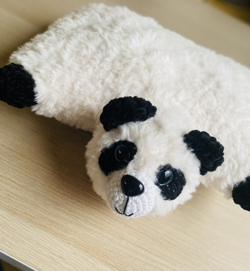 Háčkovaný polštář panda — foto 3