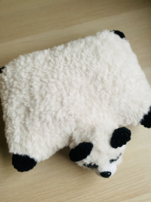 Háčkovaný polštář panda — foto 5