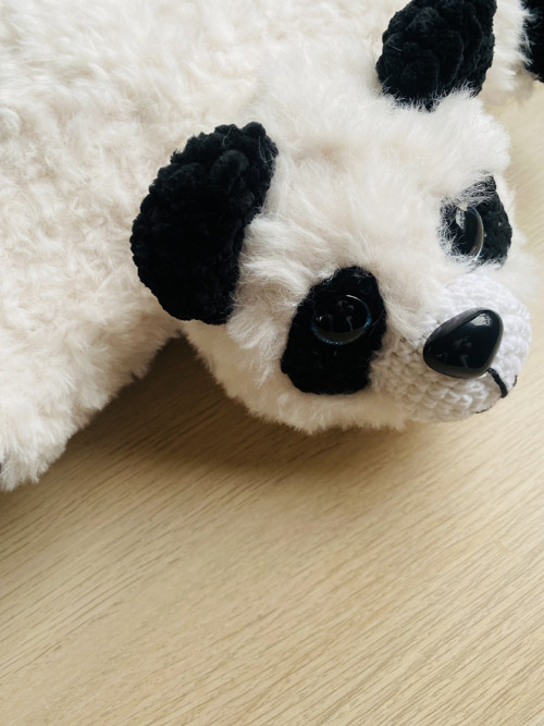 Háčkovaný polštář panda — foto 4