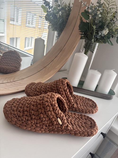 Háčkované papuče - hnědé — foto 2