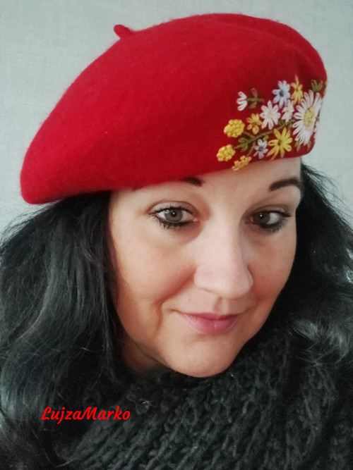 Baret s ruční výšivkou — foto 5