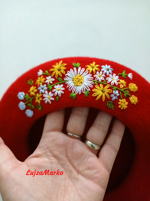Baret s ruční výšivkou — foto 3