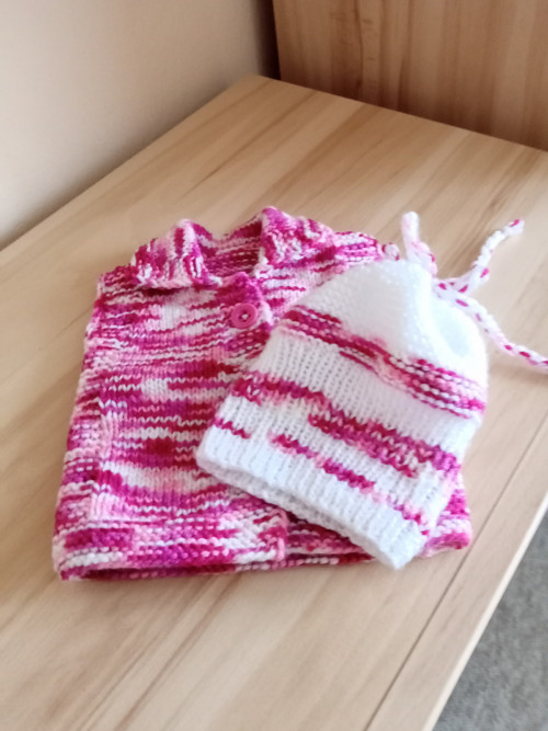 Čepička s vestičkou — foto 4