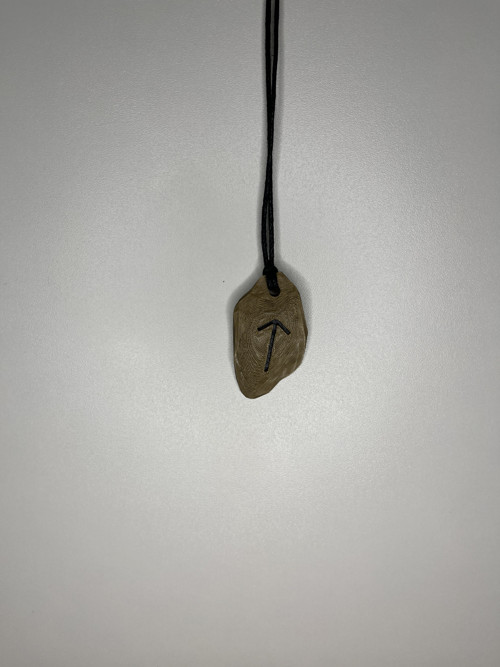 Runový náhrdelník (T - Tiwaz) — foto 2