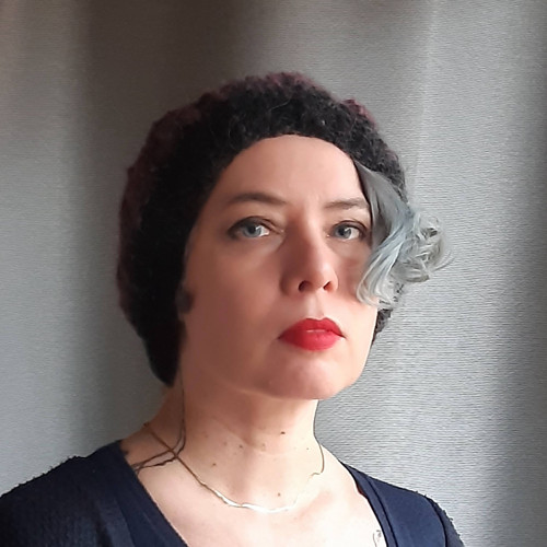 Černofialová nadýchaná baretka — foto 2