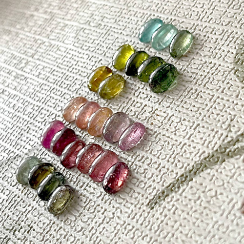 Turmalín kabošon ovál / 7x5mm — foto 4