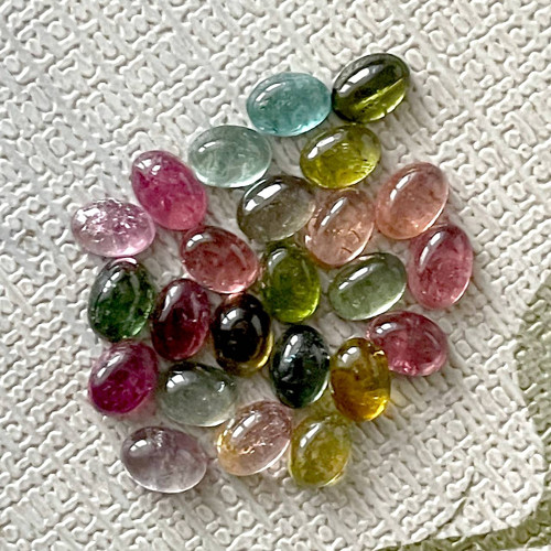 Turmalín kabošon ovál / 7x5mm — foto 5