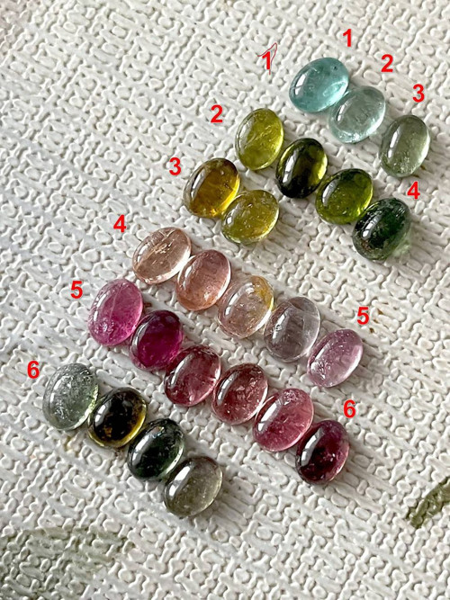 Turmalín kabošon ovál / 7x5mm — foto 2