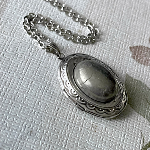 Oválný otevírací medailon pyrit E058 — foto 2