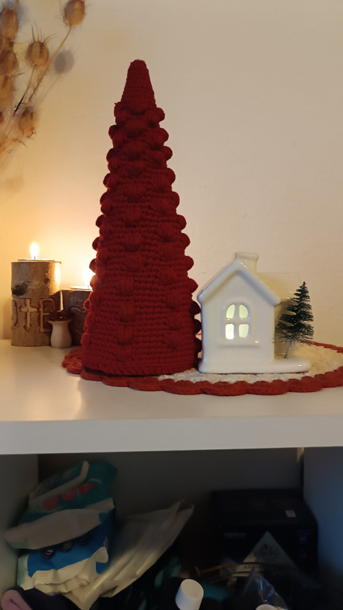Háčkovaný vánoční stromeček, červený — foto 3