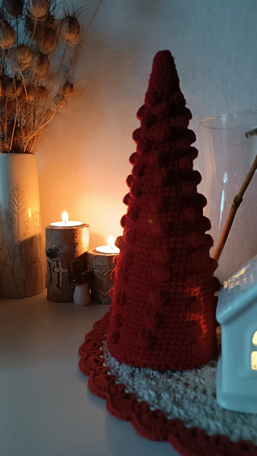 Háčkovaný vánoční stromeček, červený — foto 5