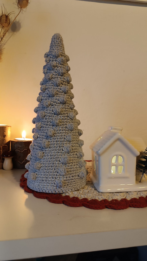 Háčkovaný vánoční stromeček, šedý — foto 4