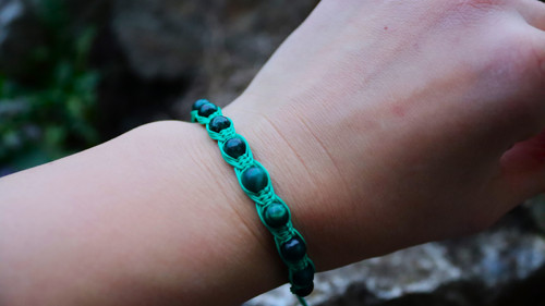 Náramek macramé "kreativní malachit" — foto 2